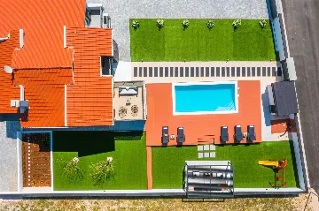 Villa with Swimming Pool and Sauna in Skradin