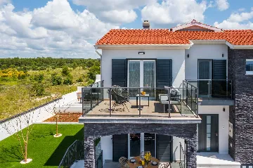 Villa with Swimming Pool and Sauna in Skradin