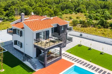 Villa with Swimming Pool and Sauna in Skradin
