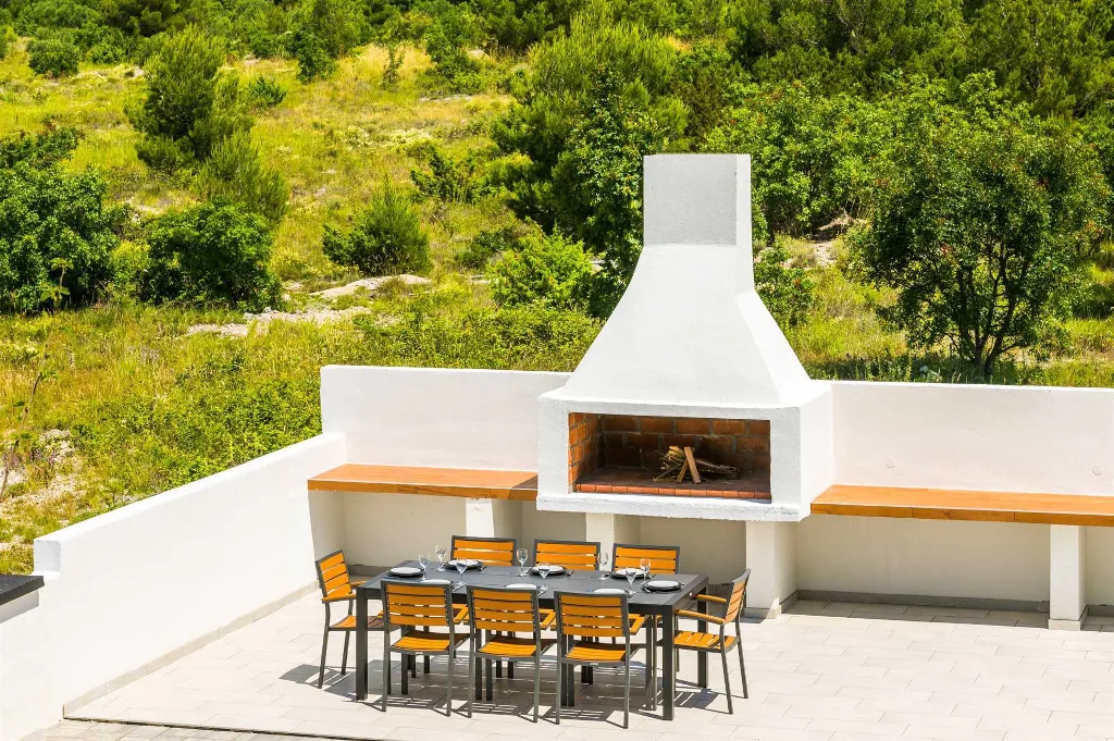 Villa with Swimming Pool and Sauna in Skradin