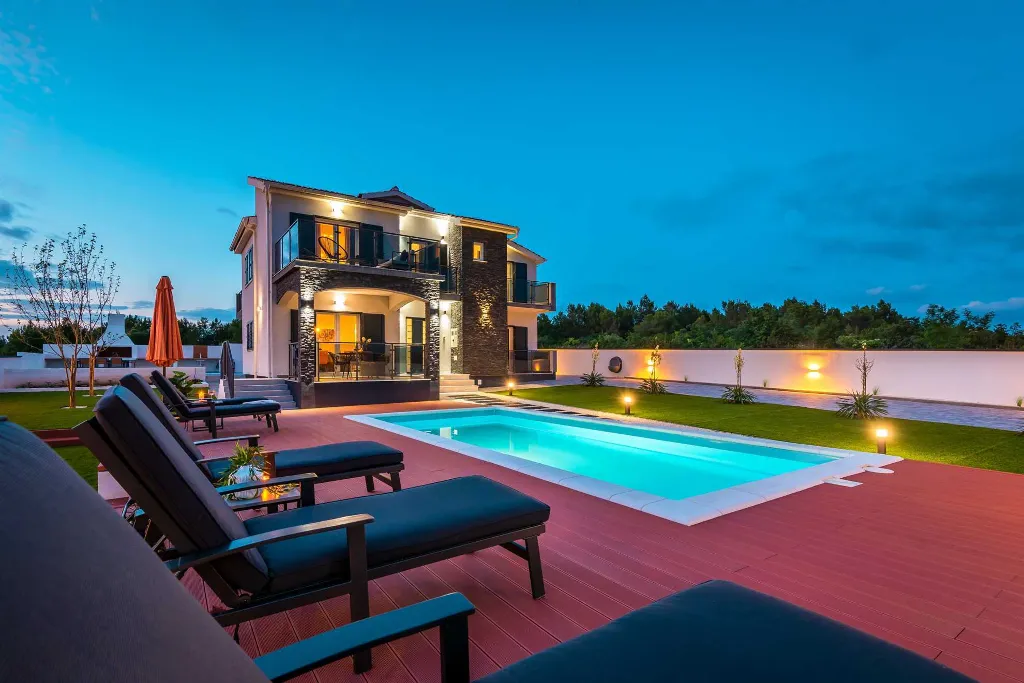 Villa with Swimming Pool and Sauna in Skradin
