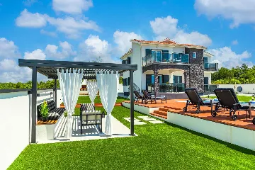 Villa with Swimming Pool and Sauna in Skradin