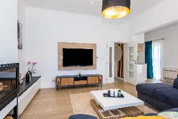 Villa with Swimming Pool and Sauna in Skradin