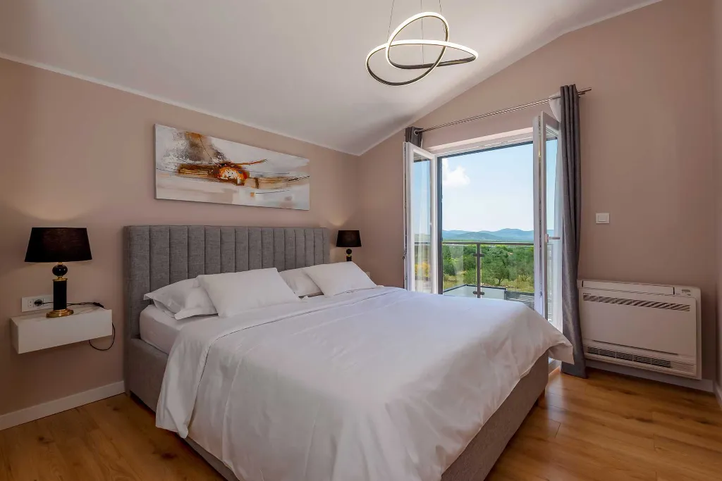 Villa with Swimming Pool and Sauna in Skradin