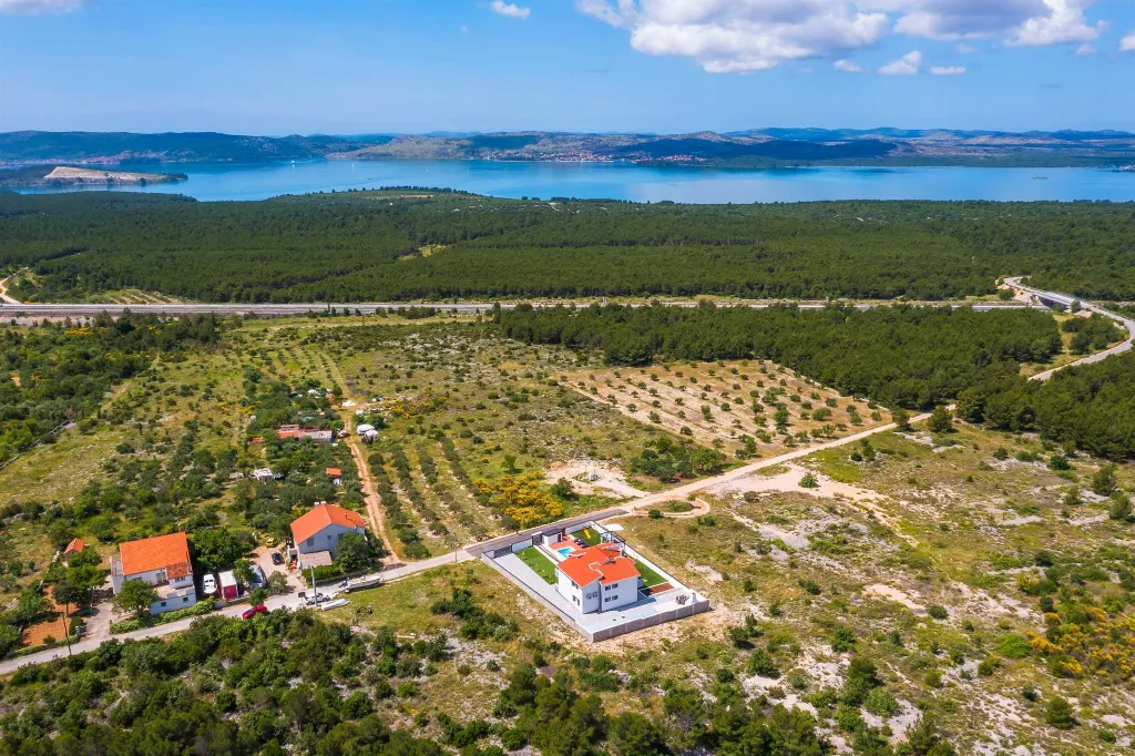 Villa with Swimming Pool and Sauna in Skradin