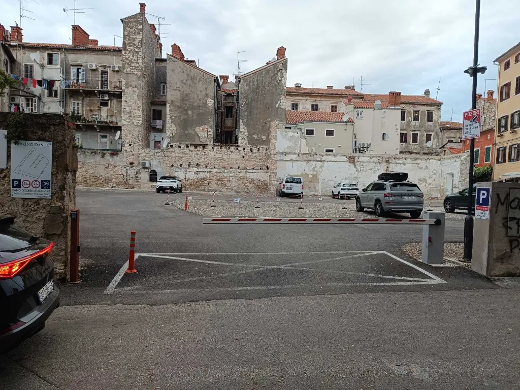 Parking Space in Pula (Dante Square)