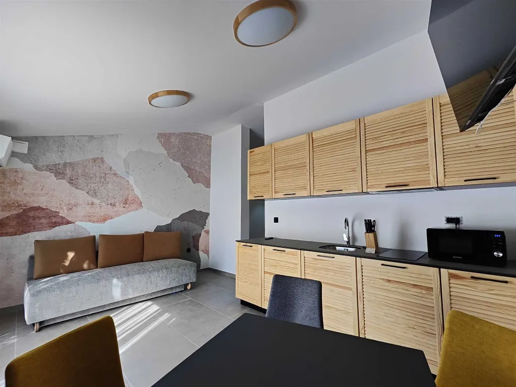 One-Bedroom Apartment in Pula for Up to 4
