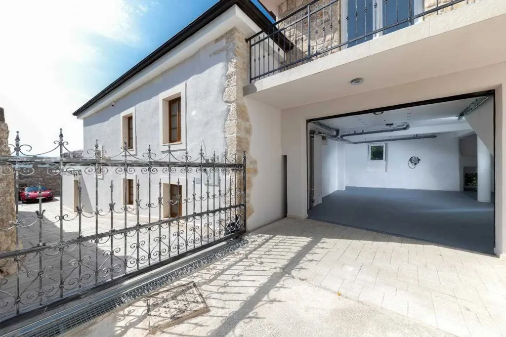 Bribir 7-Bedroom Villa with Infinity Pool & Sea Views