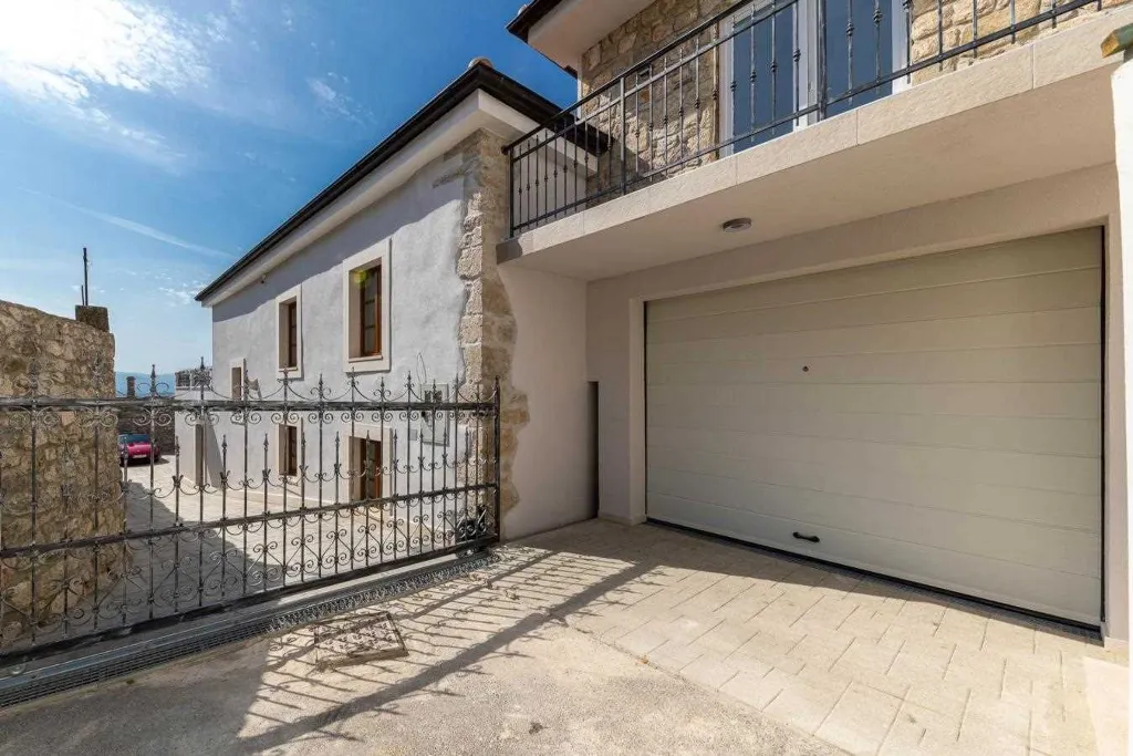 Bribir 7-Bedroom Villa with Infinity Pool & Sea Views