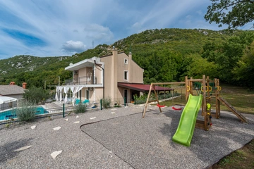 Spacious Villa in Križišće for Up to 9 Guests