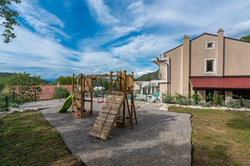 Spacious Villa in Križišće for Up to 9 Guests
