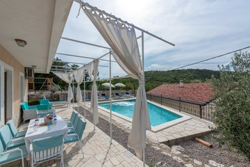 Spacious Villa in Križišće for Up to 9 Guests