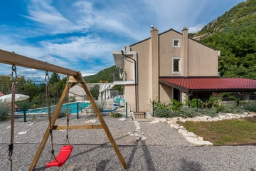Spacious Villa in Križišće for Up to 9 Guests