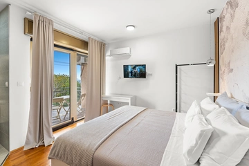 Spacious Villa in Križišće for Up to 9 Guests