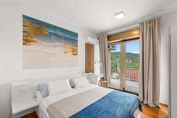 Spacious Villa in Križišće for Up to 9 Guests