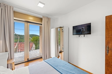 Spacious Villa in Križišće for Up to 9 Guests