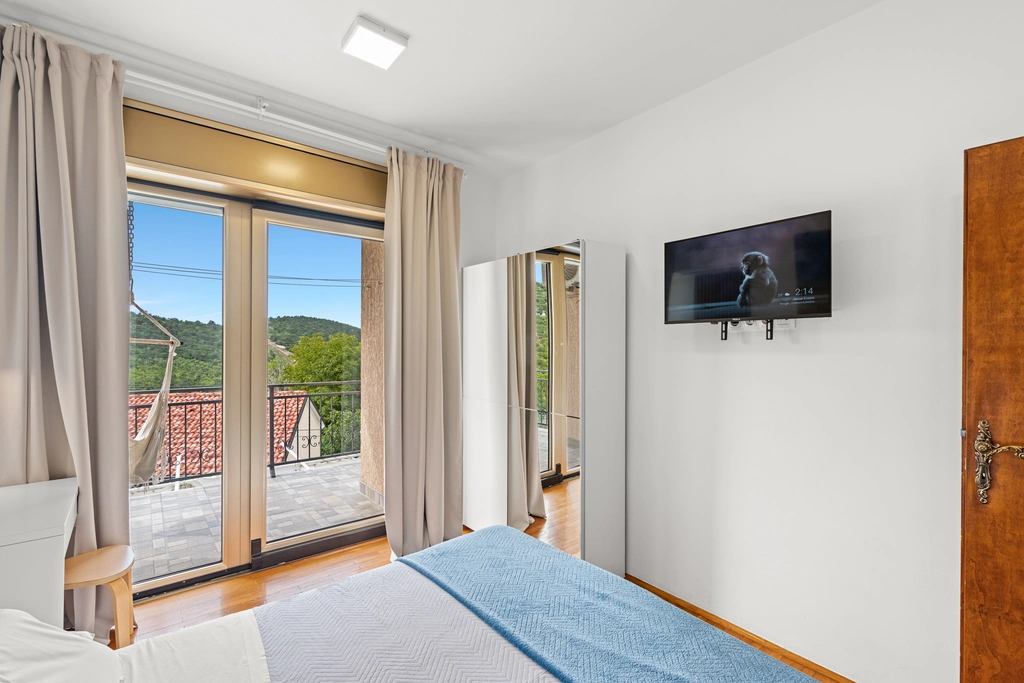 Spacious Villa in Križišće for Up to 9 Guests