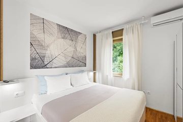 Spacious Villa in Križišće for Up to 9 Guests