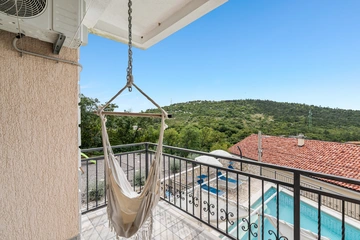 Spacious Villa in Križišće for Up to 9 Guests