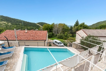 Spacious Villa in Križišće for Up to 9 Guests