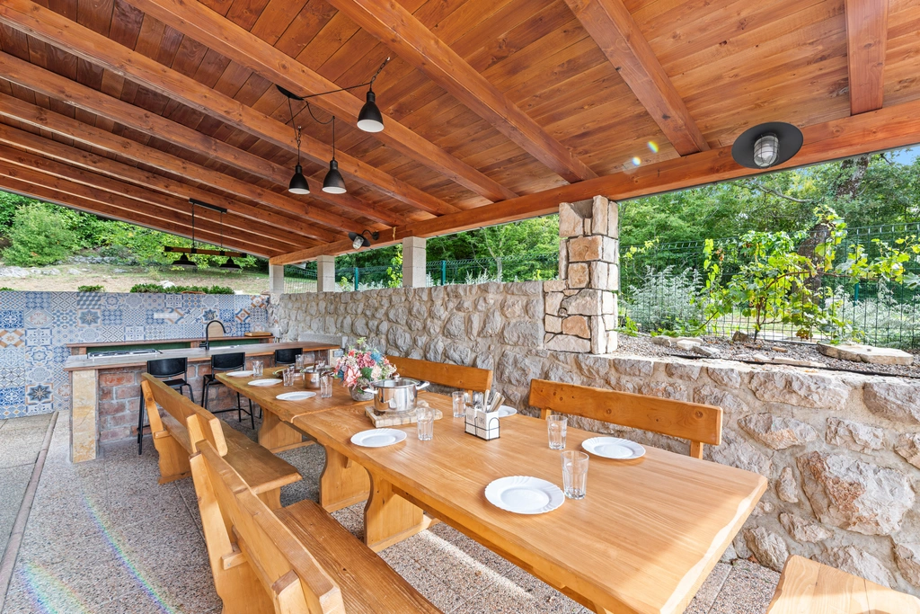 Spacious Villa in Križišće for Up to 9 Guests