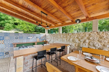 Spacious Villa in Križišće for Up to 9 Guests