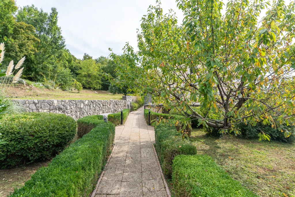 Spacious Villa in Križišće for Up to 9 Guests
