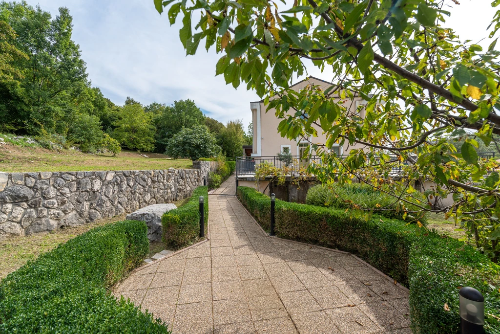 Spacious Villa in Križišće for Up to 9 Guests