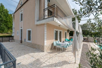 Spacious Villa in Križišće for Up to 9 Guests