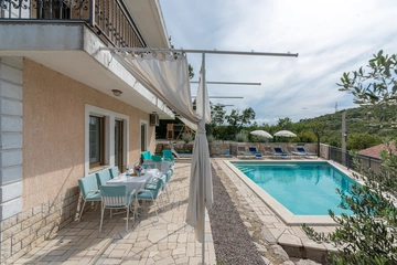Spacious Villa in Križišće for Up to 9 Guests