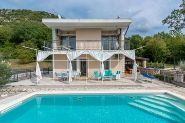 Spacious Villa in Križišće for Up to 9 Guests