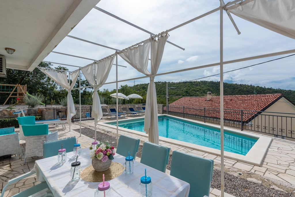 Spacious Villa in Križišće for Up to 9 Guests