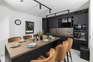 6-Bedroom Villa in Karlobag for up to 12