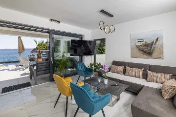 6-Bedroom Villa in Karlobag for up to 12