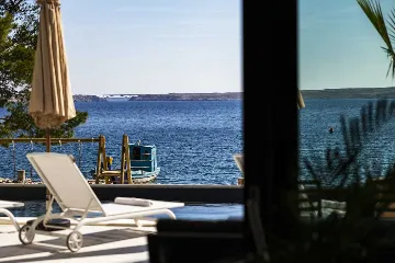 6-Bedroom Villa in Karlobag for up to 12