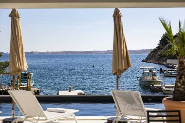 6-Bedroom Villa in Karlobag for up to 12