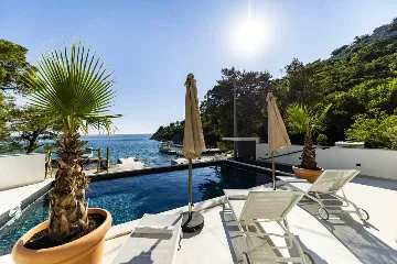 6-Bedroom Villa in Karlobag for up to 12