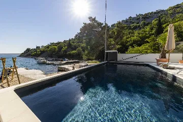 6-Bedroom Villa in Karlobag for up to 12