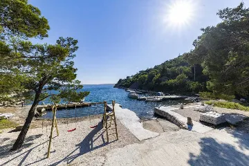 6-Bedroom Villa in Karlobag for up to 12