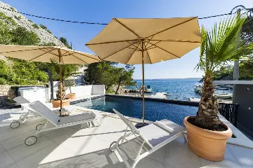 6-Bedroom Villa in Karlobag for up to 12