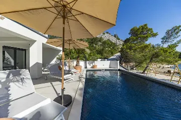 6-Bedroom Villa in Karlobag for up to 12