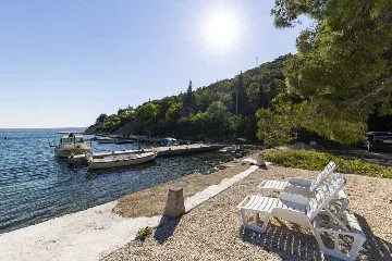 6-Bedroom Villa in Karlobag for up to 12