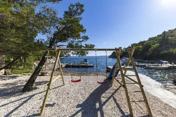 6-Bedroom Villa in Karlobag for up to 12