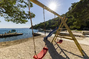 6-Bedroom Villa in Karlobag for up to 12