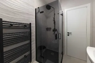 6-Bedroom Villa in Karlobag for up to 12