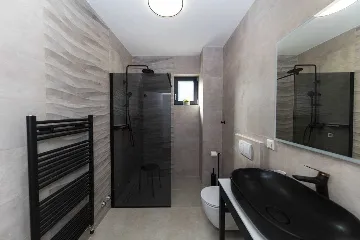 6-Bedroom Villa in Karlobag for up to 12