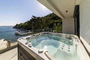 6-Bedroom Villa in Karlobag for up to 12