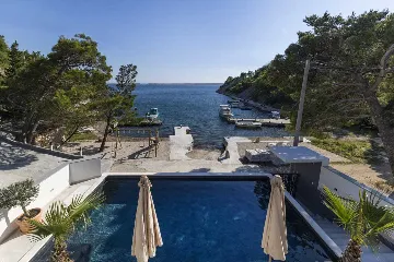 6-Bedroom Villa in Karlobag for up to 12