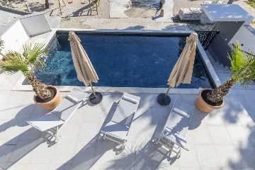 6-Bedroom Villa in Karlobag for up to 12