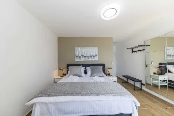 6-Bedroom Villa in Karlobag for up to 12